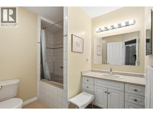 1339 Richter Street, Kelowna, BC - Indoor Photo Showing Bathroom