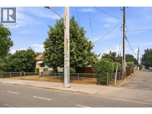 1339 Richter Street, Kelowna, BC - Outdoor