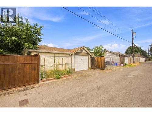 1339 Richter Street, Kelowna, BC - Outdoor