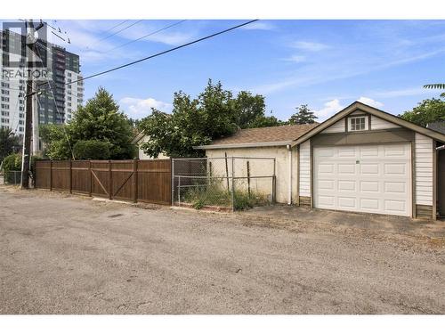 1339 Richter Street, Kelowna, BC - Outdoor