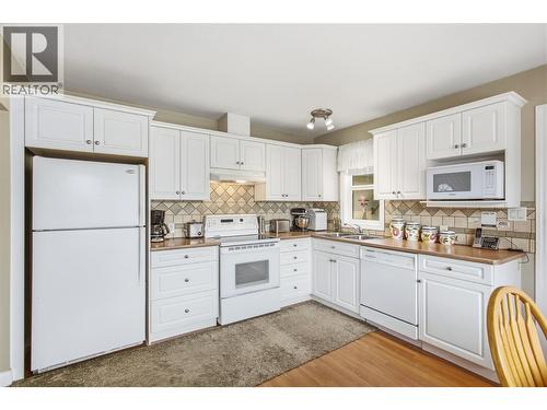 1339 Richter Street, Kelowna, BC - Indoor Photo Showing Kitchen With Double Sink