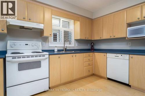 472 Hidden Creek Drive, Kitchener, ON - Indoor Photo Showing Kitchen With Double Sink