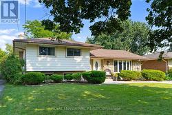 17 JOANNA DRIVE St. Catharines (Vine/Linwell), ON L2N 1V1