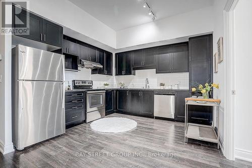 903 - 33 Clegg Road, Markham, ON - Indoor Photo Showing Kitchen With Upgraded Kitchen