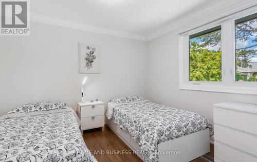1335 Mississauga Road, Mississauga, ON - Indoor Photo Showing Bedroom