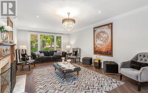 1335 Mississauga Road, Mississauga, ON - Indoor Photo Showing Living Room