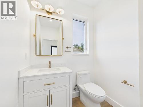 4835 Lesley Cres, Powell River, BC - Indoor Photo Showing Bathroom
