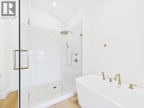 4835 Lesley Cres, Powell River, BC - Indoor Photo Showing Bathroom