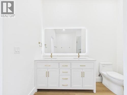 4835 Lesley Cres, Powell River, BC - Indoor Photo Showing Bathroom