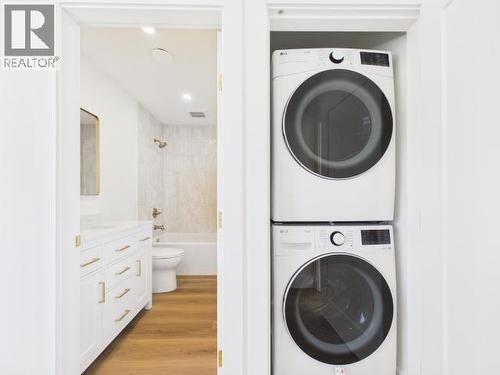 4835 Lesley Cres, Powell River, BC - Indoor Photo Showing Laundry Room