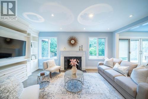 2 Aitken Circle, Markham (Unionville), ON - Indoor Photo Showing Living Room With Fireplace