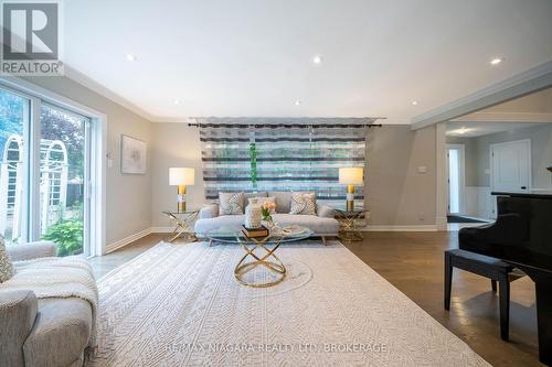 2 Aitken Circle, Markham (Unionville), ON - Indoor Photo Showing Living Room