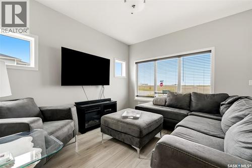 3886 Gee Crescent, Regina, SK - Indoor Photo Showing Living Room