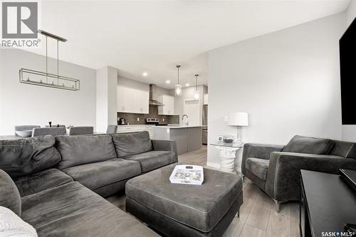 3886 Gee Crescent, Regina, SK - Indoor Photo Showing Living Room