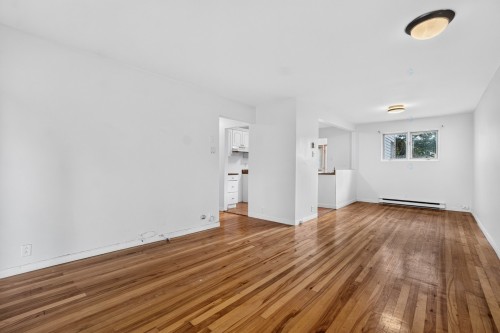 Living Room - 8948 Rue St-Hubert, Montréal (Ahuntsic-Cartierville), QC - Indoor Photo Showing Other Room