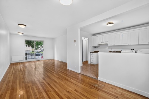 Dining Room - 8948 Rue St-Hubert, Montréal (Ahuntsic-Cartierville), QC - Indoor Photo Showing Kitchen
