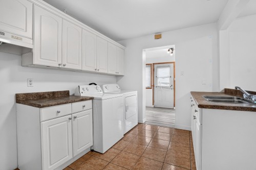 Kitchen - 8948 Rue St-Hubert, Montréal (Ahuntsic-Cartierville), QC - Indoor Photo Showing Laundry Room