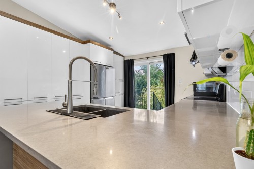 Cuisine - 407 Ch. Des Prairies, Brossard, QC - Indoor Photo Showing Kitchen With Double Sink