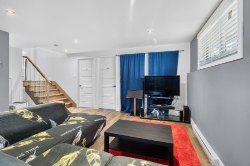 Salle familiale - 407 Ch. Des Prairies, Brossard, QC - Indoor