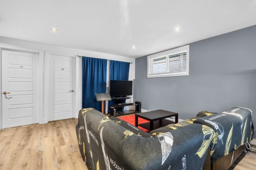 Salle familiale - 407 Ch. Des Prairies, Brossard, QC - Indoor