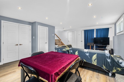 Salle familiale - 407 Ch. Des Prairies, Brossard, QC - Indoor