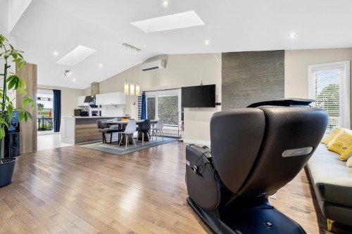 Salon - 407 Ch. Des Prairies, Brossard, QC - Indoor Photo Showing Other Room
