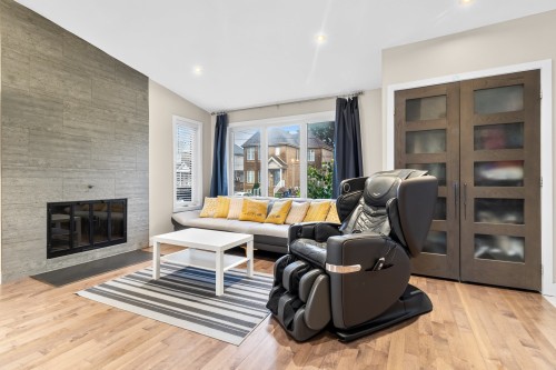 Salon - 407 Ch. Des Prairies, Brossard, QC - Indoor Photo Showing Living Room With Fireplace