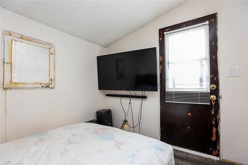 895 Alfred Ave, Winnipeg, MB - Indoor Photo Showing Bedroom