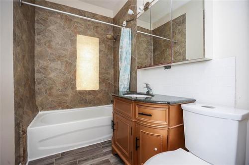 895 Alfred Ave, Winnipeg, MB - Indoor Photo Showing Bathroom