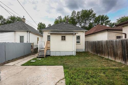 895 Alfred Ave, Winnipeg, MB - Outdoor With Exterior