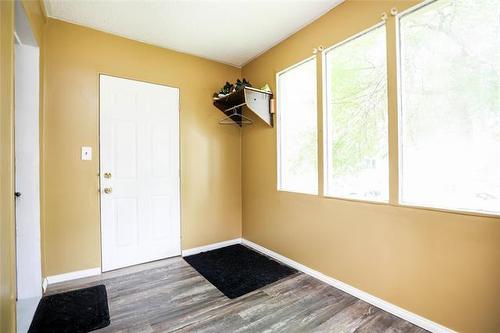 895 Alfred Ave, Winnipeg, MB - Indoor Photo Showing Other Room