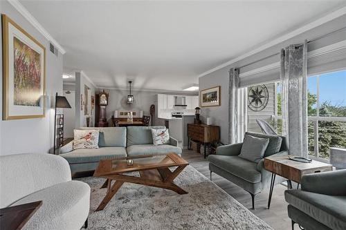 308-70 Dunkirk Dr, Winnipeg, MB - Indoor Photo Showing Living Room