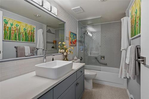308-70 Dunkirk Dr, Winnipeg, MB - Indoor Photo Showing Bathroom