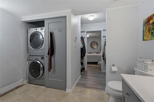 308-70 Dunkirk Dr, Winnipeg, MB - Indoor Photo Showing Laundry Room