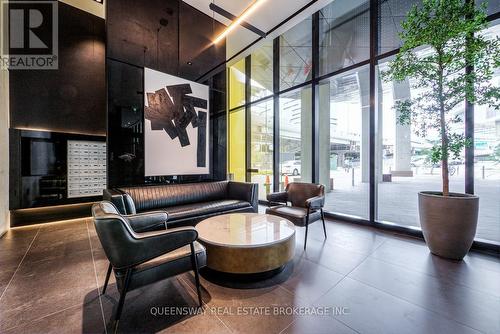 812 - 21 LAWREN HARRIS SQUARE , Toronto, Ontario M5A 1T4 3