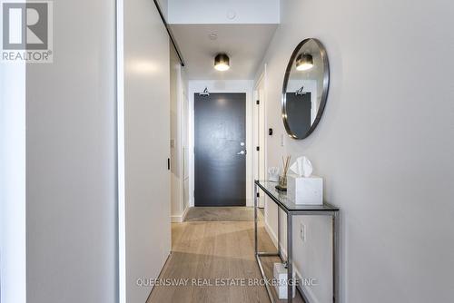 812 - 21 LAWREN HARRIS SQUARE , Toronto, Ontario M5A 1T4 5