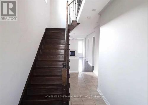 77 Reynolds Crescent, Aurora, ON - Indoor Photo Showing Other Room