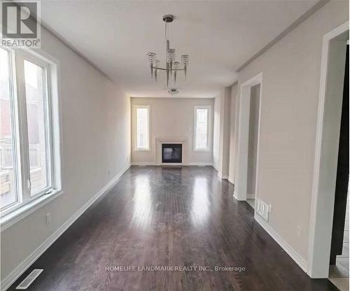 77 Reynolds Crescent, Aurora, ON - Indoor With Fireplace