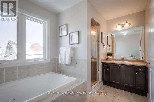 77 Reynolds Crescent, Aurora, ON - Indoor Photo Showing Bathroom