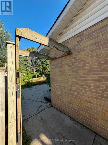 LOWER - 76 BERNICK DRIVE , Barrie, Ontario L4M 2V6 2