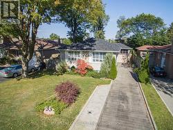 33 HEATHVIEW AVENUE Toronto, ON M2K 2C2