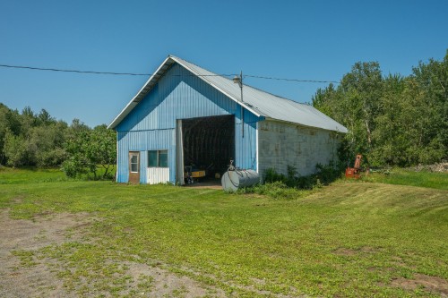 Grange - 89 Route 222, Sainte-Christine, QC 