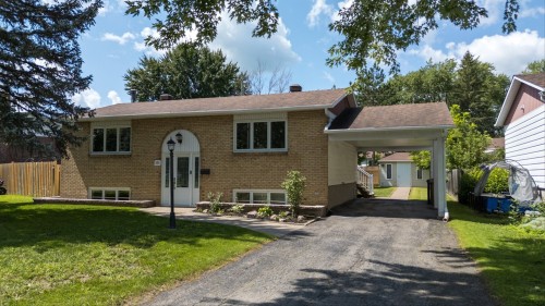 325 Rue Laporte — photo 1