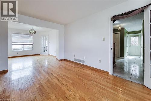 126 Fairington Crescent, Hamilton, ON - Indoor Photo Showing Other Room