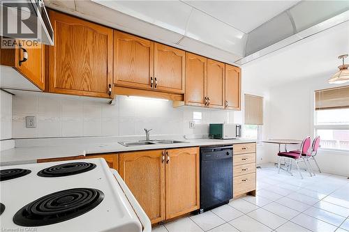 126 Fairington Crescent, Hamilton, ON - Indoor Photo Showing Kitchen With Double Sink