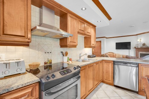 Cuisine - 106-12A Rue Léonard, Saint-Sauveur, QC - Indoor Photo Showing Kitchen With Double Sink