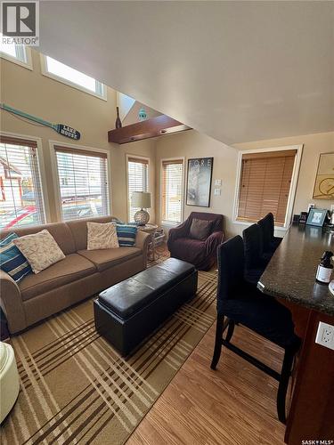 1561 Eagle Waskesiu Lake, Prince Albert National Park, SK - Indoor Photo Showing Living Room