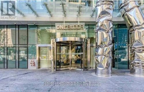 2612 - 1 Bloor Street E, Toronto, ON - Outdoor