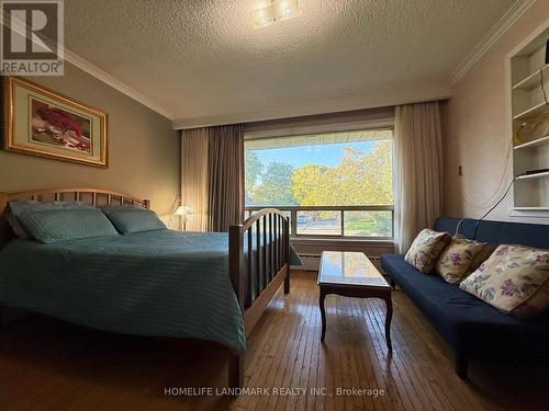 MAIN FLOOR UNIT - 17 WISHING WELL DRIVE , Toronto, Ontario M1T 1H9 2