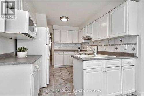 2586 Hammond Road, Mississauga, ON - Indoor Photo Showing Kitchen